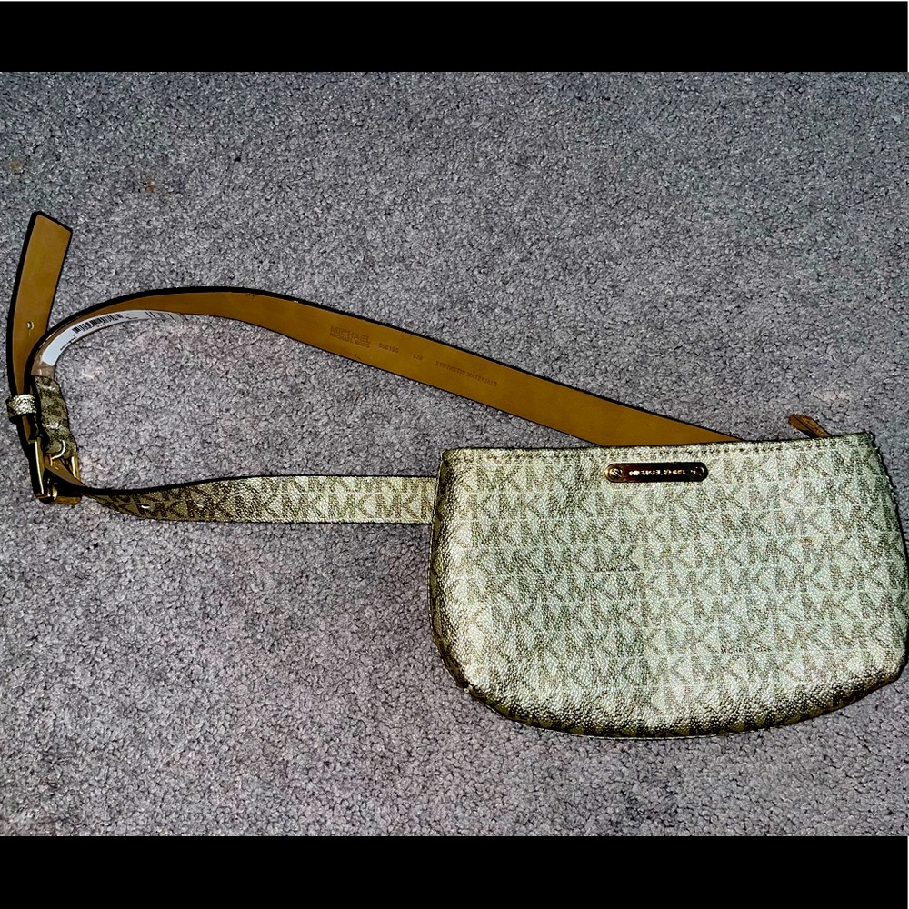 This is a Micheal Kors bag that is new and hasn’t been used